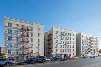 2190 Boston Rd in Bronx, NY - Foto de edificio - Building Photo