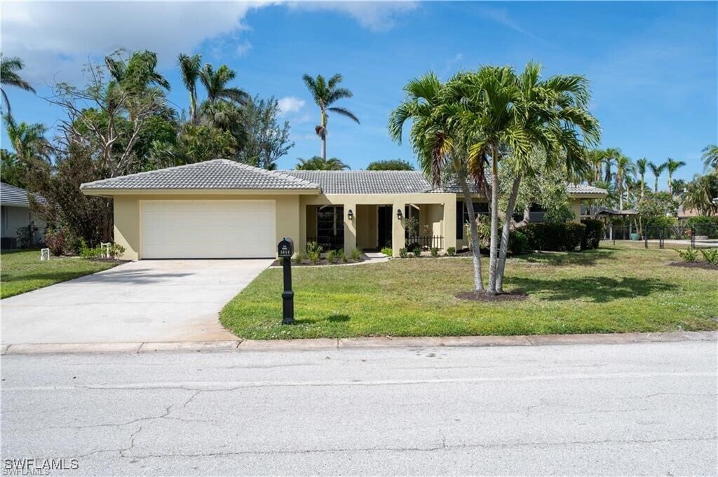 5654 Eichen Cir in Ft. Myers, FL - Building Photo