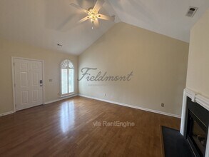 102 Wyndham Ct in Greenville, SC - Building Photo - Building Photo