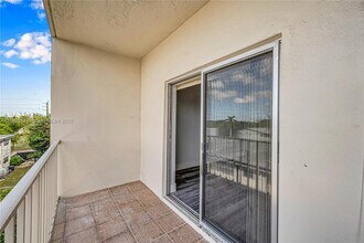 16750 NE 10th Ave in North Miami Beach, FL - Building Photo - Building Photo