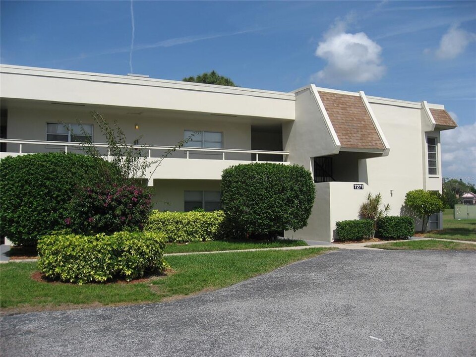 7271 W Country Club Dr N in Sarasota, FL - Building Photo