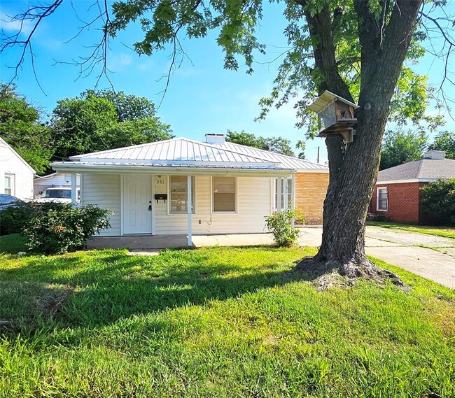 531 E Curtis Dr