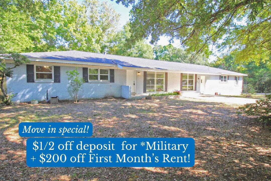 4810 Creighton Rd in Pensacola, FL - Building Photo