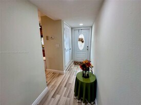 9420 S Hollybrook Lake Dr in Pembroke Pines, FL - Building Photo