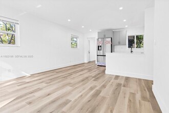 6117 NW 27th St in Margate, FL - Building Photo - Building Photo