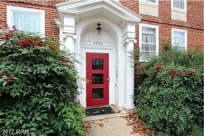 property at 3990 Langley Ct NW