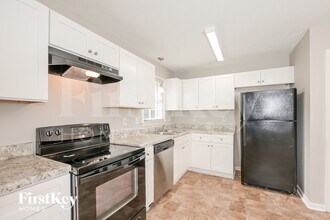 939 Ray Dr in Conyers, GA - Foto de edificio - Building Photo