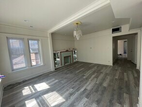 3310 W Eastwood Ave, Unit 2 in Chicago, IL - Foto de edificio - Building Photo