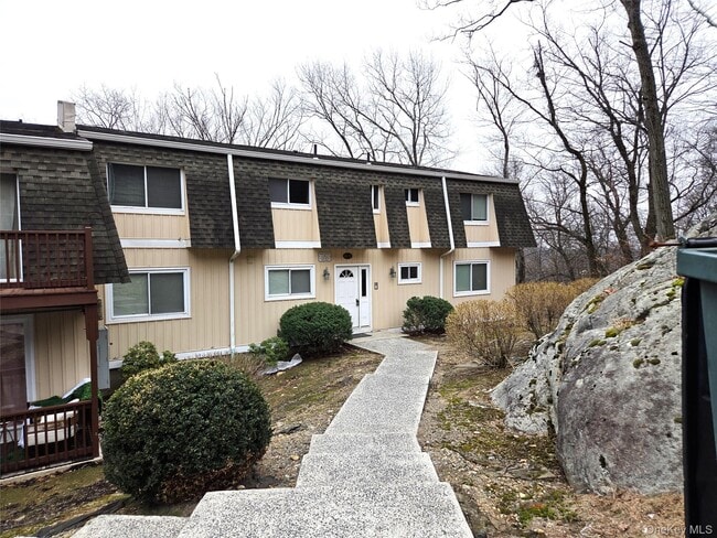 property at 18 Pavilion Ridge Way