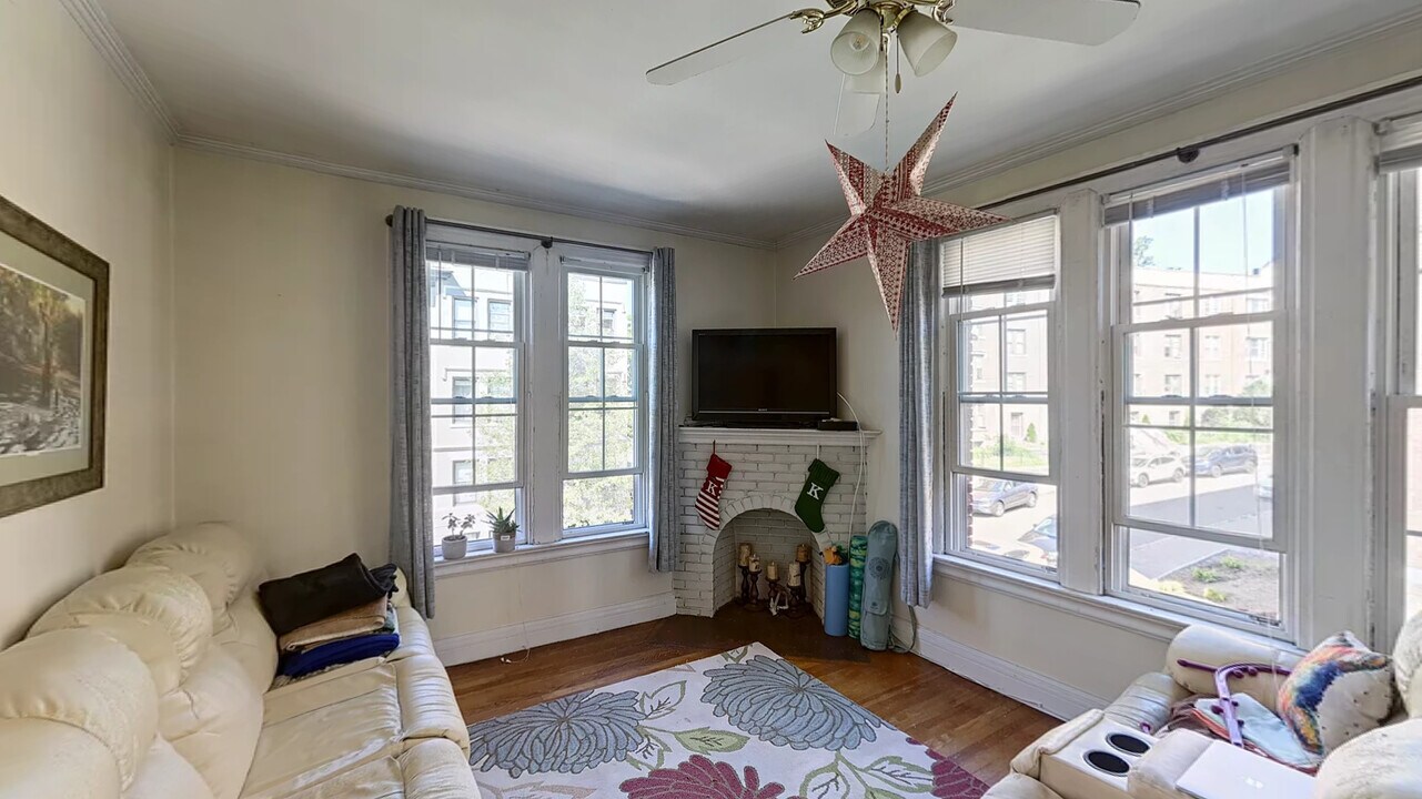 18 Glenville Ave, Unit 2 in Boston, MA - Building Photo