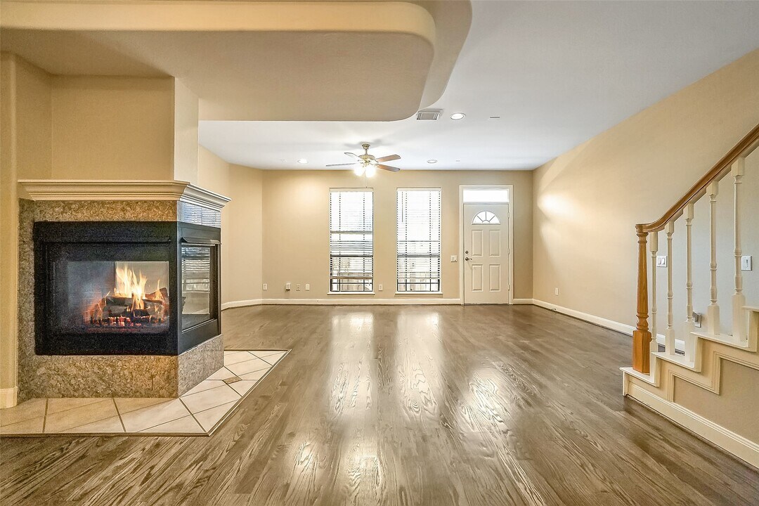 2406 Calumet St in Houston, TX - Building Photo