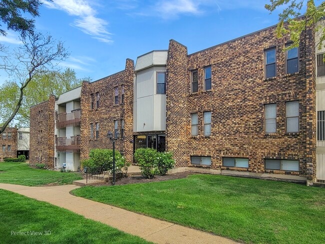 2214 Country Club Dr, Unit 13