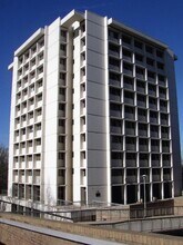 Holshouser Hall in Charlotte, NC - Foto de edificio - Building Photo