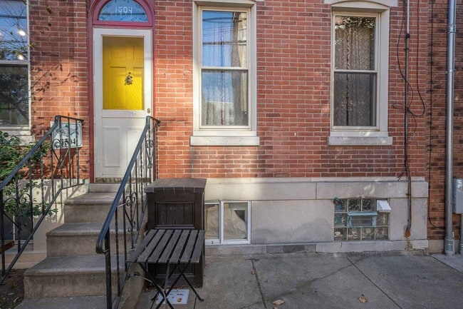property at 1504 E Palmer St
