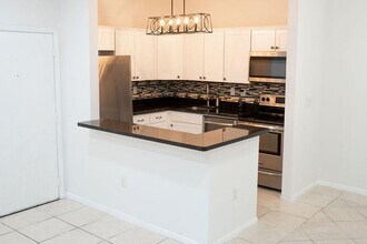 911 NE 199th St in Miami, FL - Building Photo - Building Photo