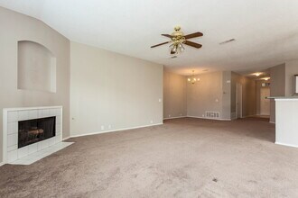 1100 Greenbend Dr in Denton, TX - Foto de edificio - Building Photo