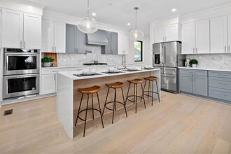 10620 Parkwood Dr in Kensington, MD - Building Photo - Building Photo