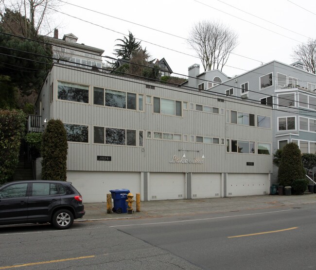 1032 Lakeview Blvd E in Seattle, WA - Foto de edificio - Building Photo