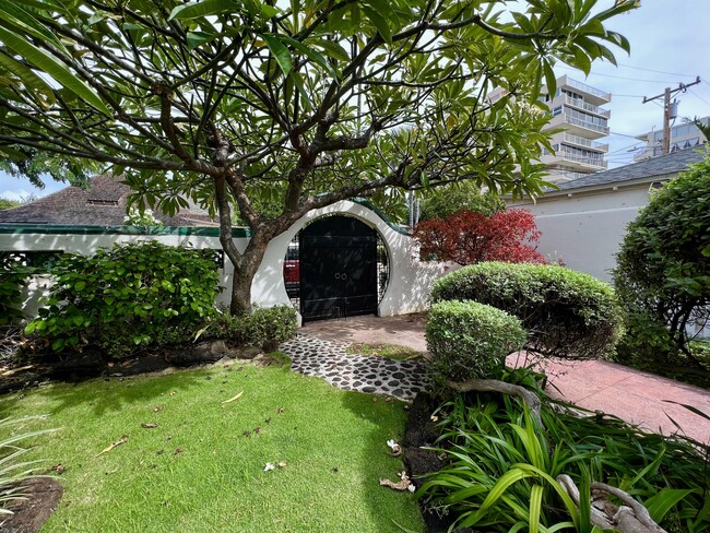 property at 3041 Kalakaua Ave