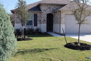 1060 Pronghorn Trl in Seguin, TX - Building Photo