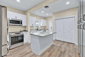 1301 N Sylvania Ave in Fort Worth, TX - Building Photo - Building Photo