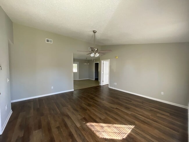 1221 Jubail Dr in Hinesville, GA - Building Photo - Building Photo