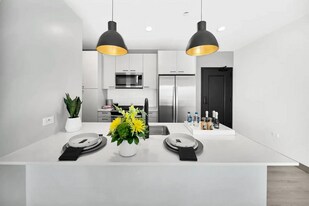 2131 N Elston Ave in Chicago, IL - Building Photo