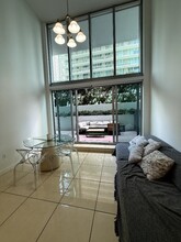 1111 SW 1st Ave, Unit TH-20 in Miami, FL - Building Photo - Building Photo