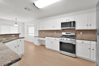 28807 Hidden Cove Dr in Magnolia, TX - Foto de edificio - Building Photo
