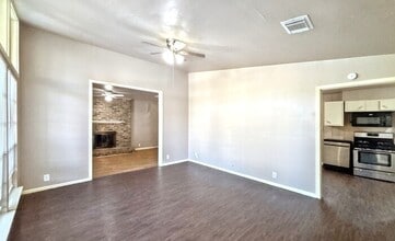 5826 Burr Oak Dr in Houston, TX - Building Photo - Building Photo