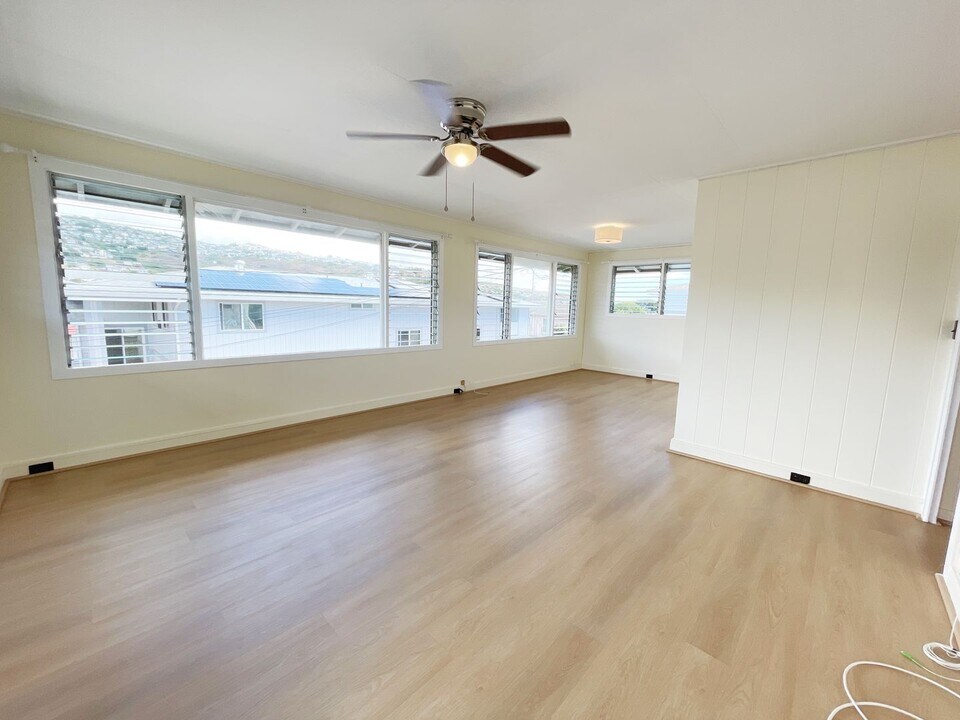 3766 Waialae Ave-Unit -A (Upstairs) in Honolulu, HI - Building Photo