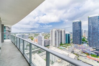 1100 S Miami Ave in Miami, FL - Building Photo - Building Photo