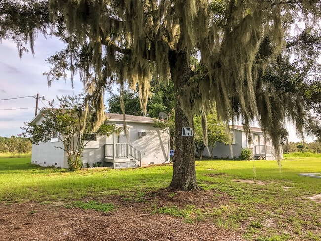 12840 Florida Ave in Astatula, FL - Building Photo - Building Photo