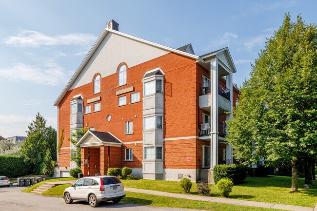 2438 Charles-Darwin Rue