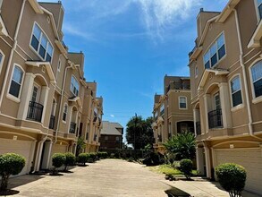 5615 Winsome Ln in Houston, TX - Building Photo - Building Photo