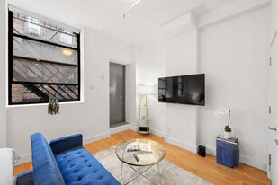 517 W 45th St in New York, NY - Building Photo
