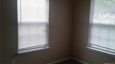 1138 Stonehenge Ln in Charlotte, NC - Building Photo - Building Photo