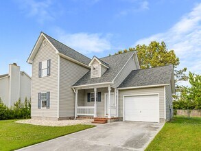 406 Eucalyptus Ln in Jacksonville, NC - Building Photo - Building Photo
