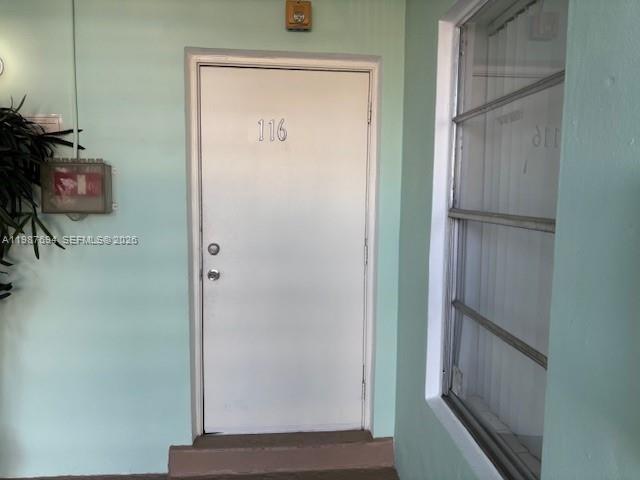 7670 SW 82nd St in Miami, FL - Foto de edificio - Building Photo