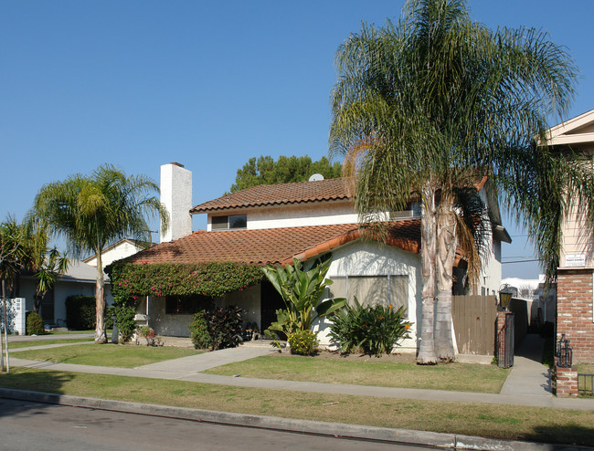 4261-4267 Green Ave in Los Alamitos, CA - Foto de edificio - Building Photo