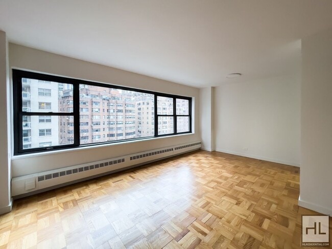 EAST 55 STREET in New York, NY - Foto de edificio - Building Photo