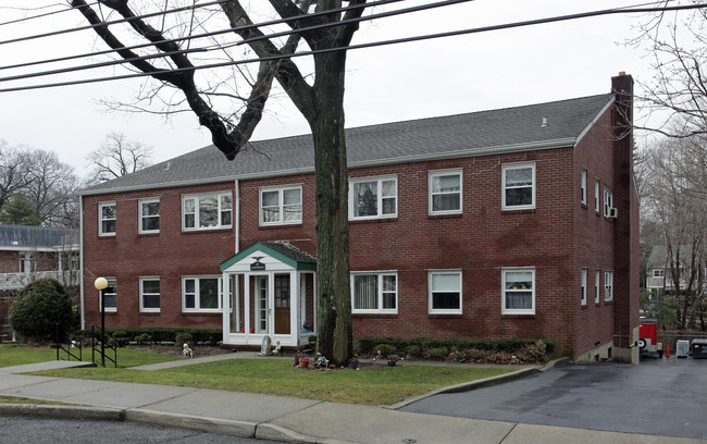 143 Laurel Ave in Northport, NY - Foto de edificio - Building Photo