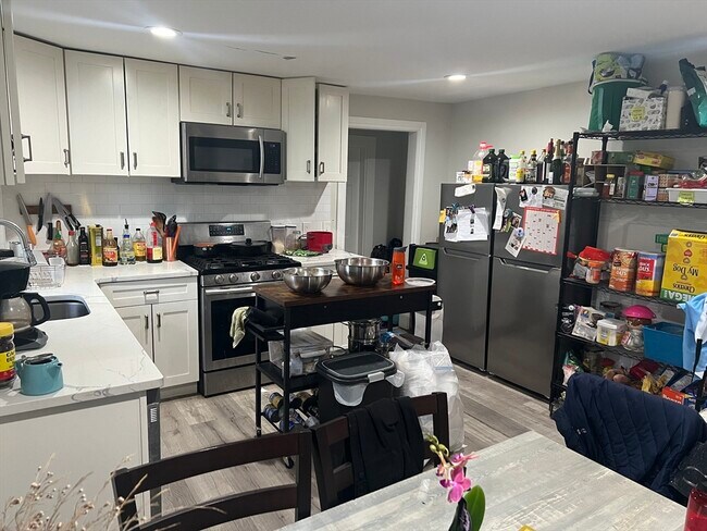 73 Thorndike St, Unit 2 in Cambridge, MA - Building Photo - Building Photo