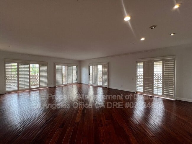 property at 512 Esplanade