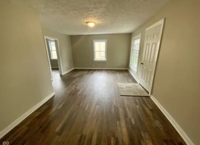 1019 E Jackson St in Shelbyville, IN - Foto de edificio - Building Photo