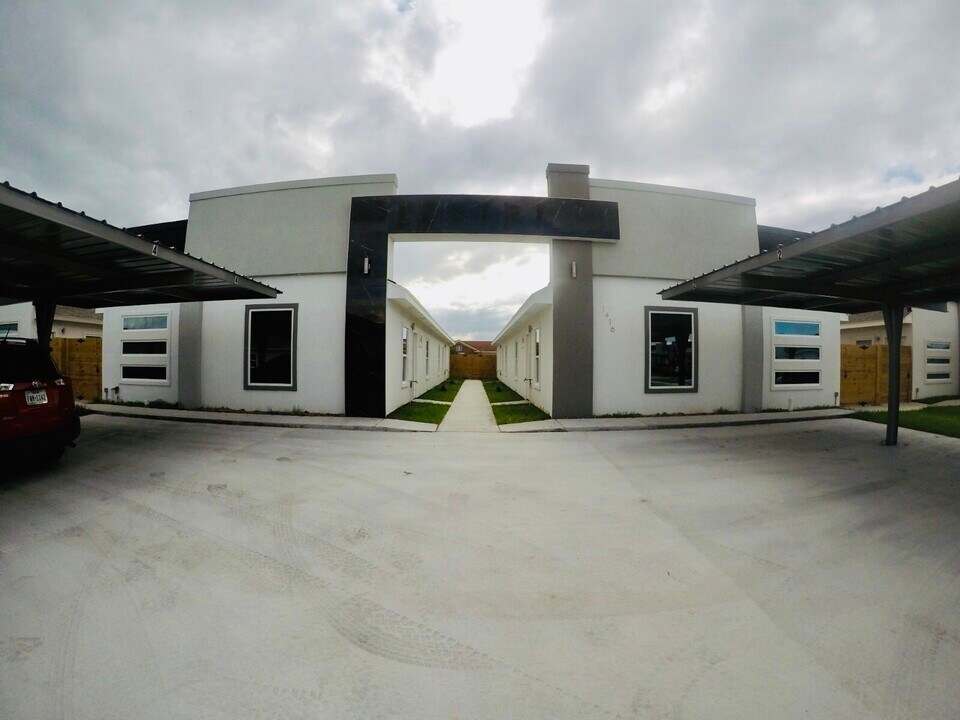 1416 S Iris St, Unit Apt#4 in Pharr, TX - Foto de edificio