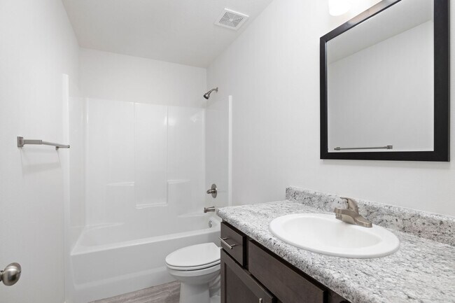 1001 Abbey Ave in Monett, MO - Building Photo - Building Photo