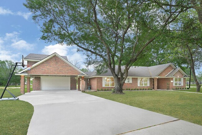 14090 Waterview Dr in Willis, TX - Building Photo - Building Photo