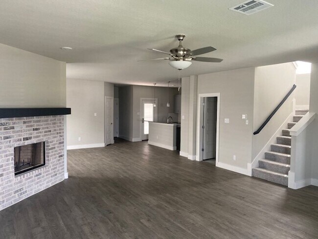 676 The Cottages in Godley, TX - Building Photo - Building Photo