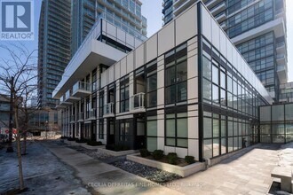 251 Manitoba St in Toronto, ON - Building Photo - Building Photo